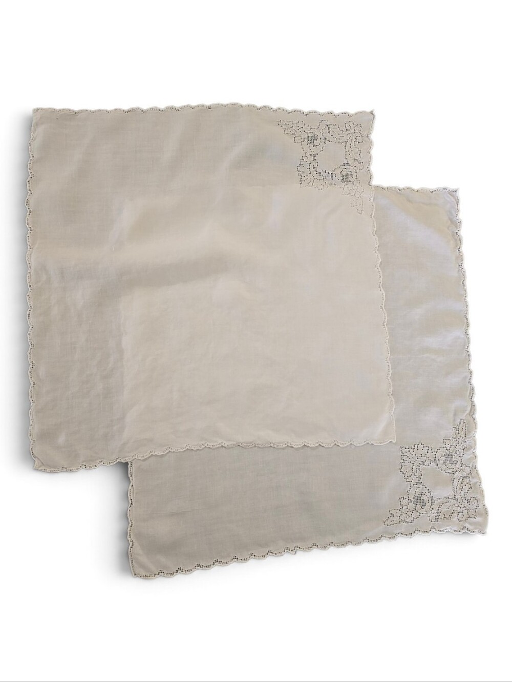 Vintage Style White Linen Cocktail Napkins with Scalloped Edge (Set of 2)